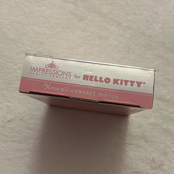 Hello Kitty Kawaii Battery Compact Mirror - Picture 3 of 3